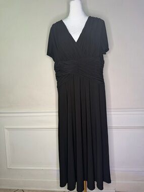 North StyleWomen’s Black Ruched V-Neck Maxi Dress Size 16